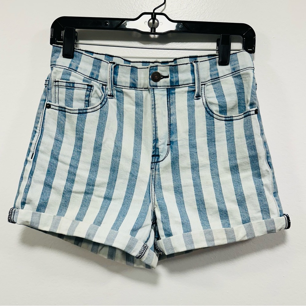 Hidden shorts! High-rise striped shorts purchased from the buckle women’s small